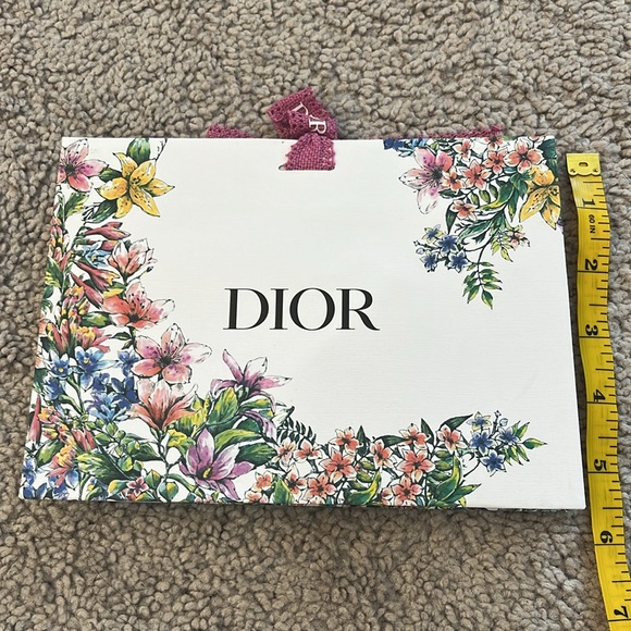 Dior limited edition floral gift bag - Picture 2 of 2